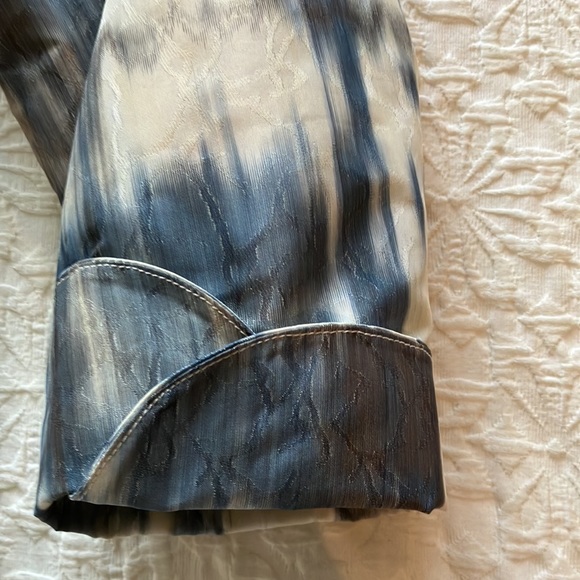 Gorgeous Laura plus blue gray cream “tie dye” effect blazer. - Picture 12 of 15